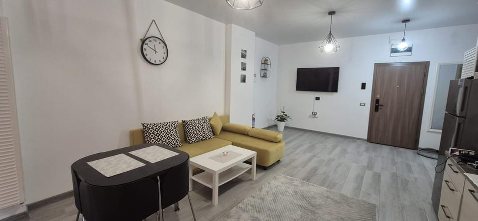 Communal lounge/ TV room, TV and multimedia, Kitchen or kitchenette, Living room, Seating area, Evening entertainment