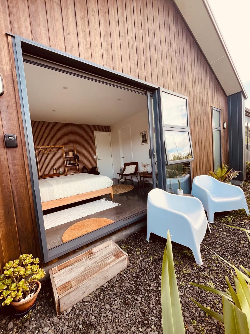 Cozy Private Room in New Home Bed and Breakfast in Raglan
