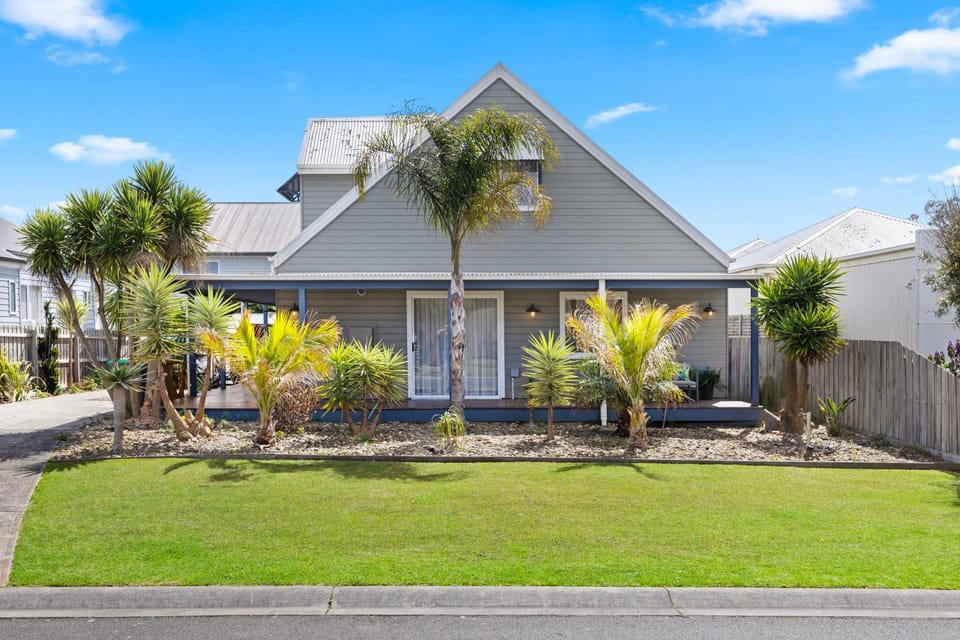 Property building, Garden, Garden view