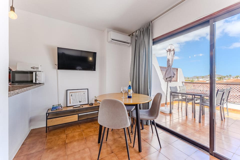 Pool View Albatros Tenerife Apartment in Abona