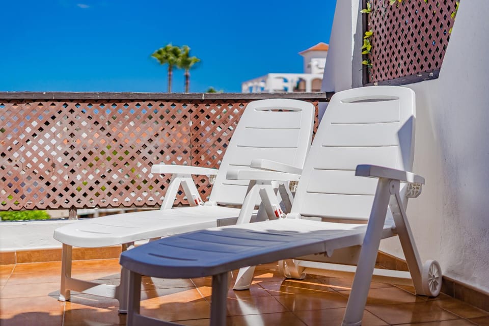 Pool View Albatros Tenerife Apartment in Abona