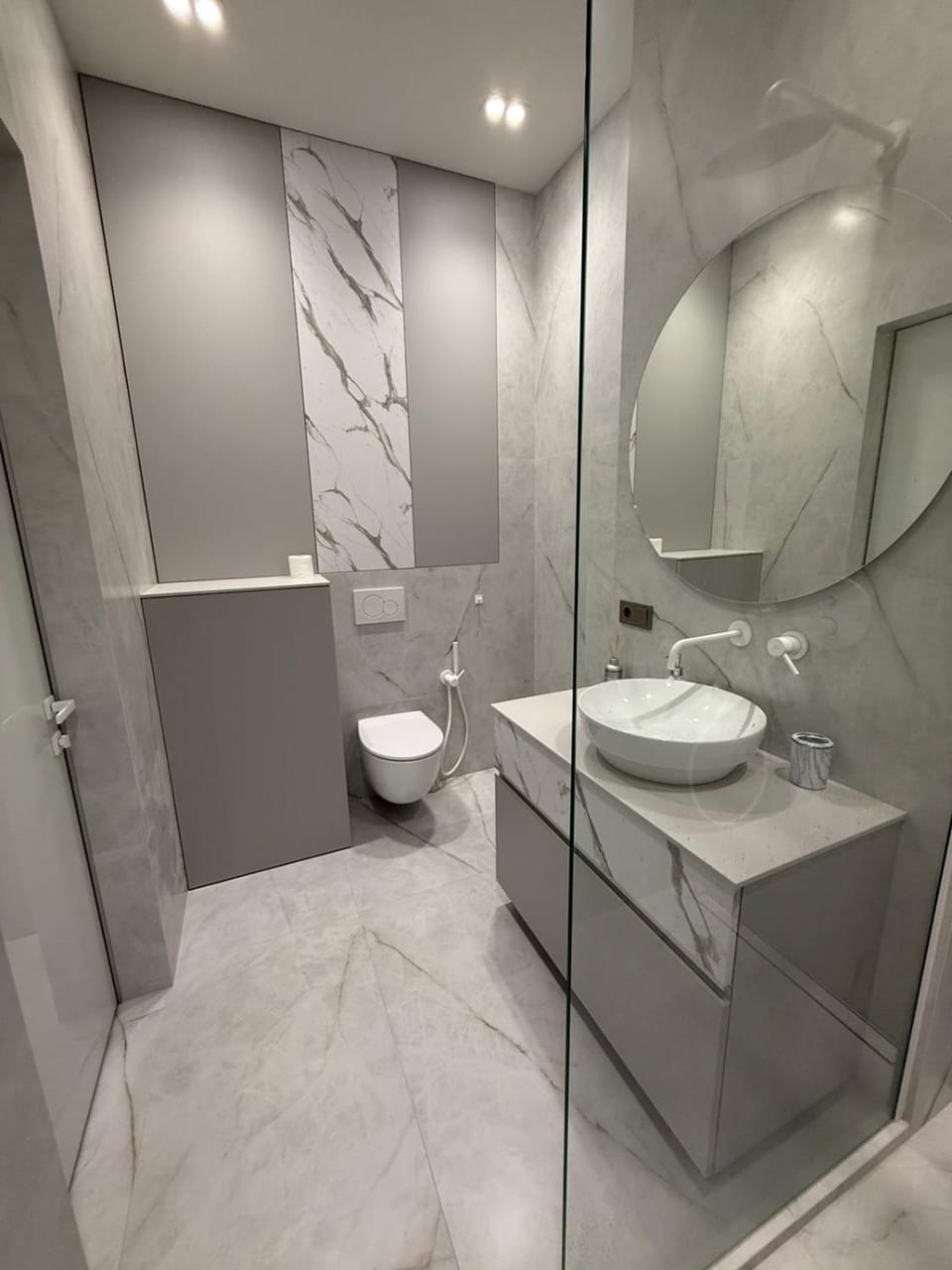 Shower, Toilet