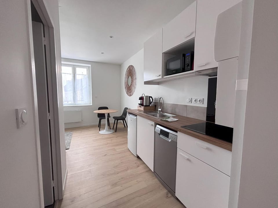 Kitchen or kitchenette, Dining area, dishwasher, oven, stove