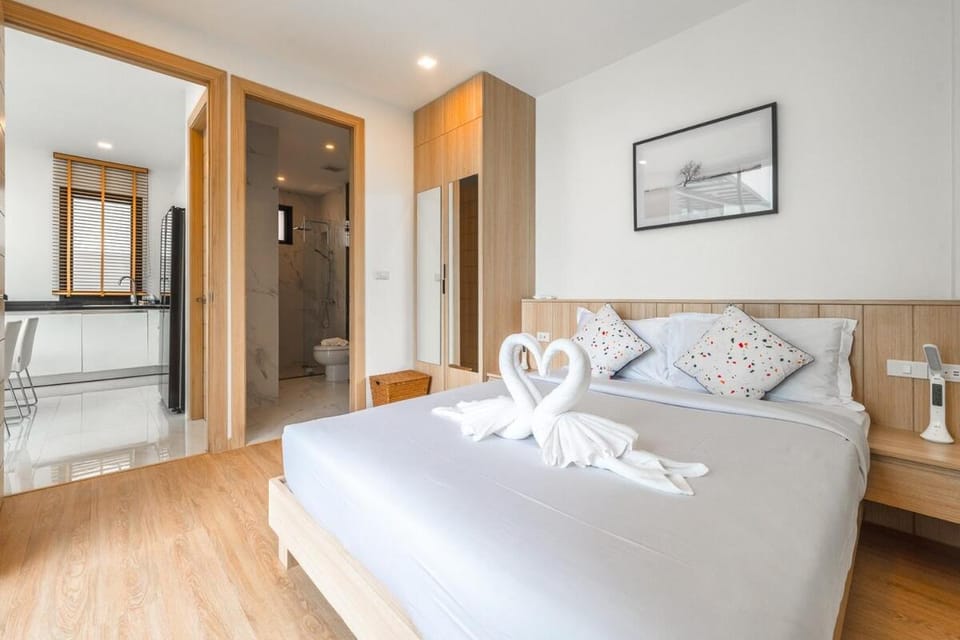 Bed, Photo of the whole room, Bedroom, towels