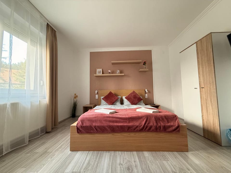 Balaton Bloom Vendégház Bed and Breakfast in Siófok