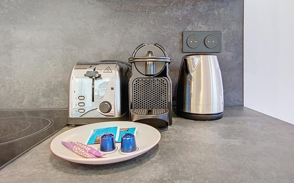 Coffee/tea facilities, toaster