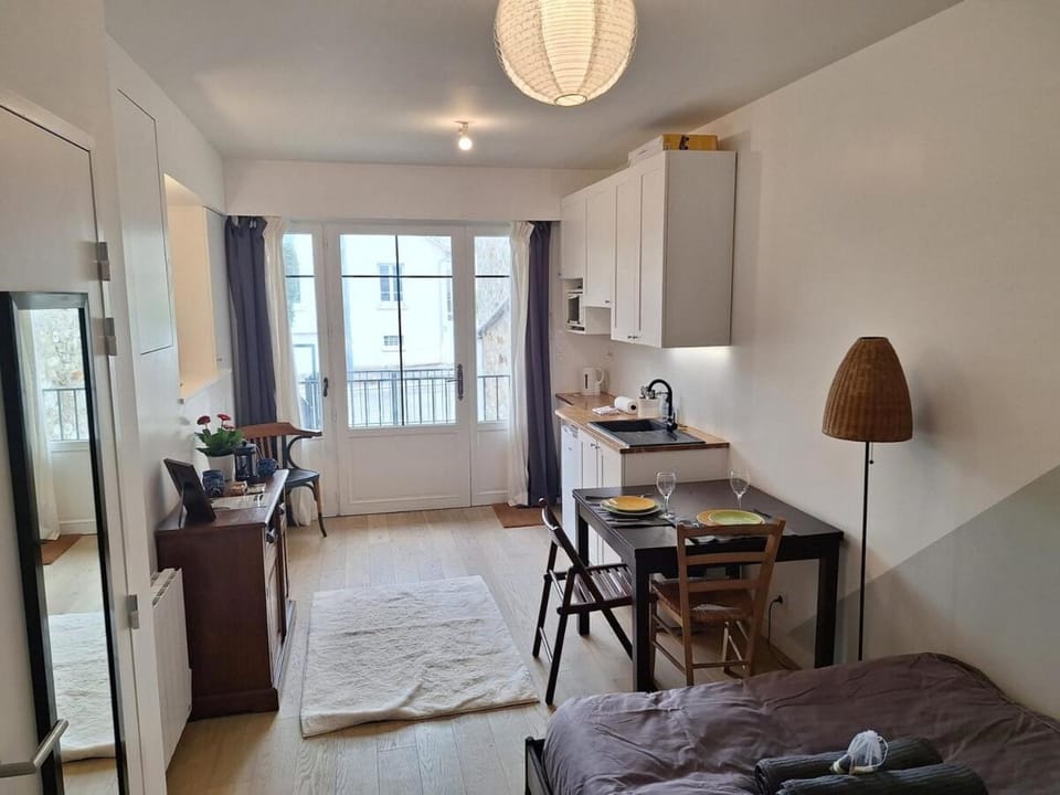 Kitchen or kitchenette, Photo of the whole room, Dining area