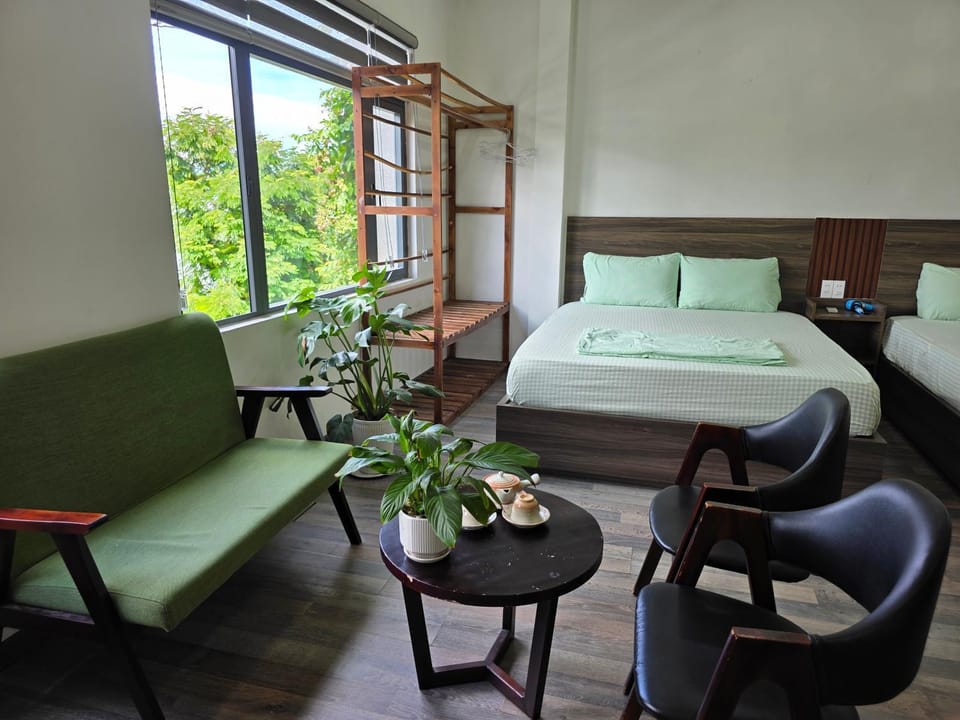 Bed, Living room, Seating area, Bedroom