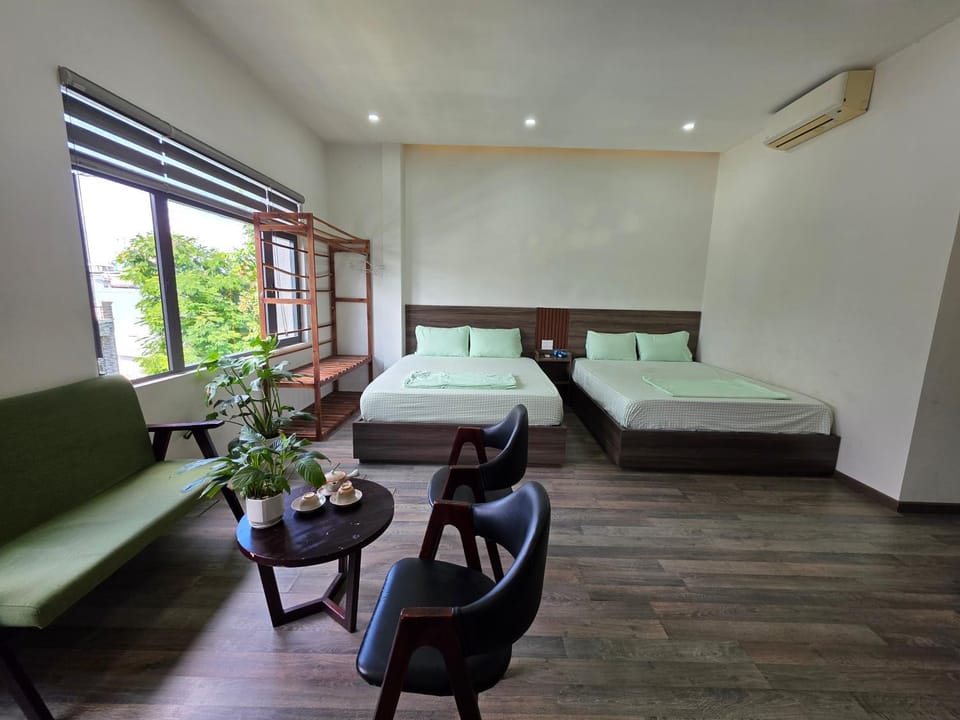 Bed, Living room, Photo of the whole room, Seating area, Dining area, Bedroom