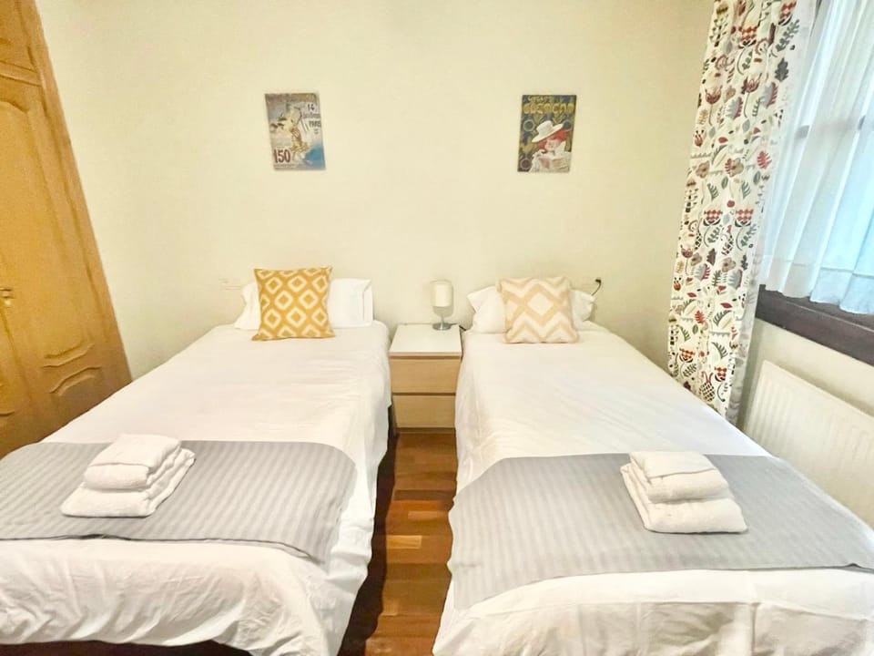 Apartamento "El Rosal" Parking Apartment in Oviedo