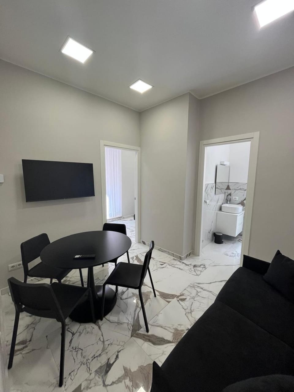 TV and multimedia, Living room, Seating area, Dining area