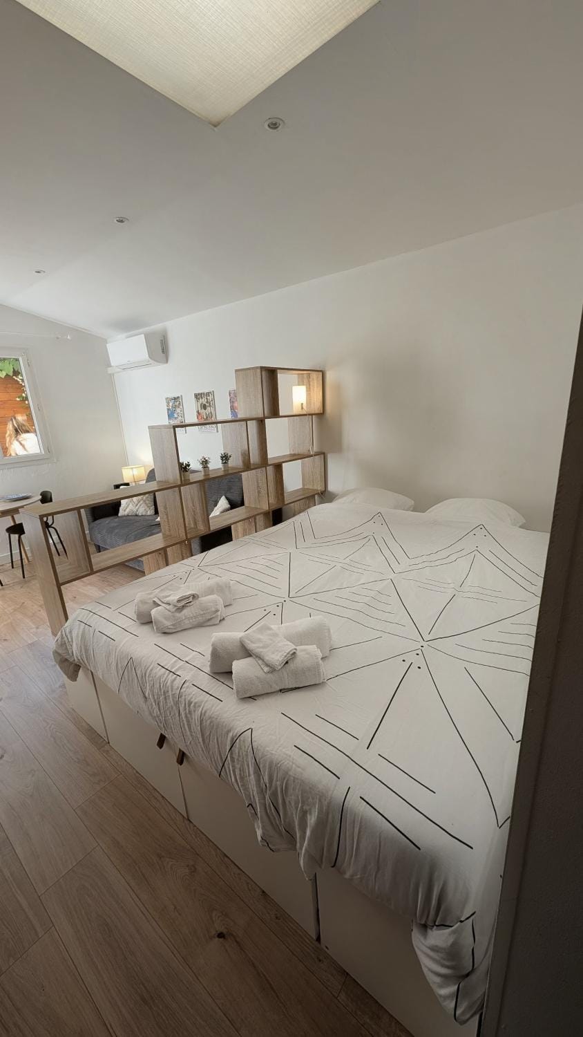 Bed, Bedroom