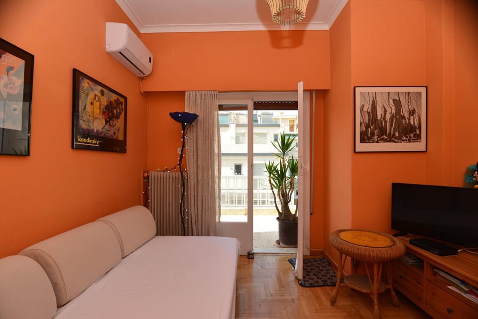 Living room, Photo of the whole room, Seating area, Evening entertainment, air conditioner