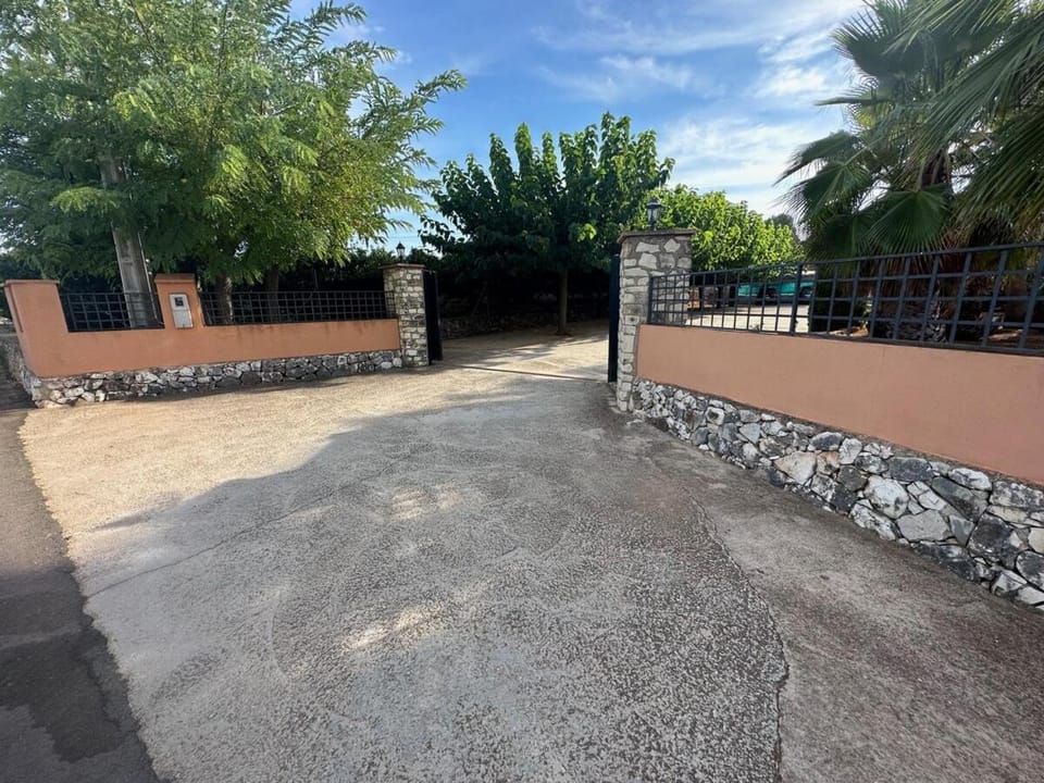 Casa en la naturaleza de Chella Villa in Valencian Community