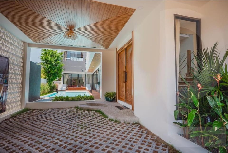 Property building, Patio, Spring, Day, Garden, Garden view