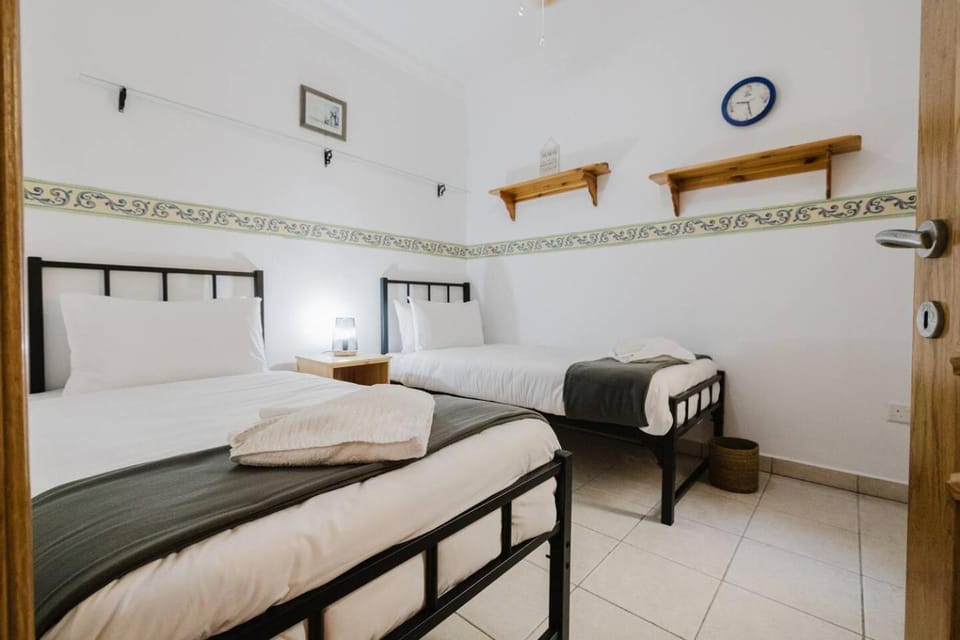 Ghadira Bay 3BED right next to beach! by Homely Apartment in Malta