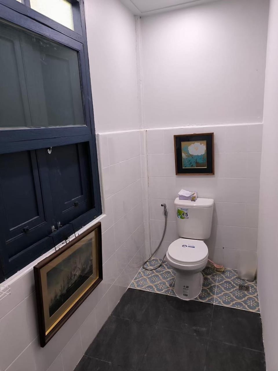 Toilet, Internal: Not applicable to any particular room