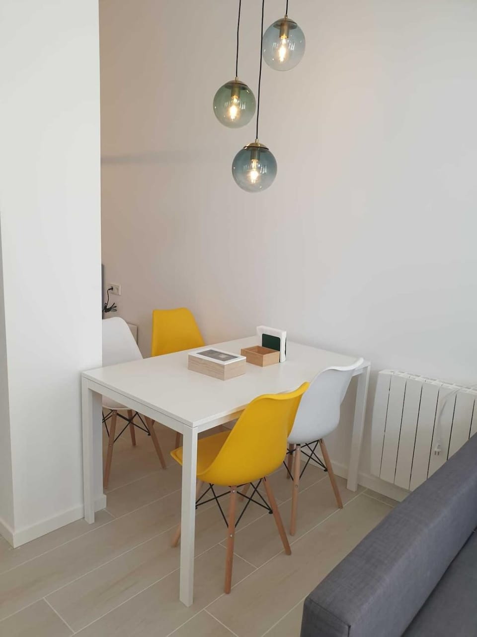 Seating area, Dining area