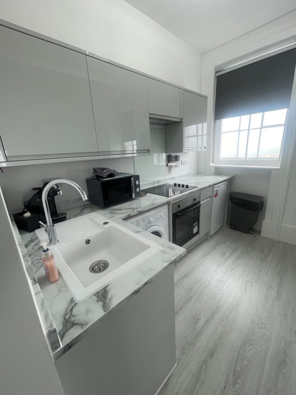 Coffee/tea facilities, Kitchen or kitchenette, microwave, oven, stove, washing machine