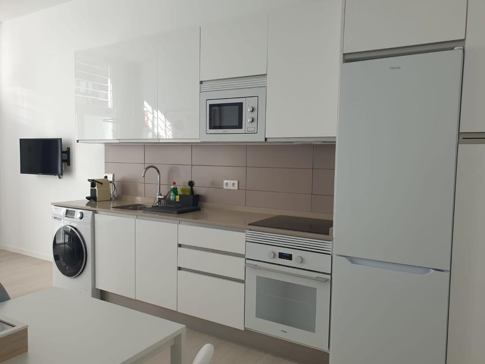 Kitchen or kitchenette, oven, stove, washing machine