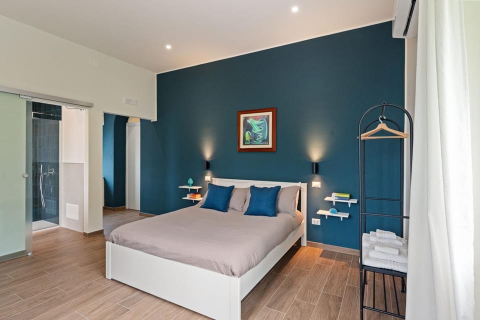 Bed, Bedroom, towels, wardrobe