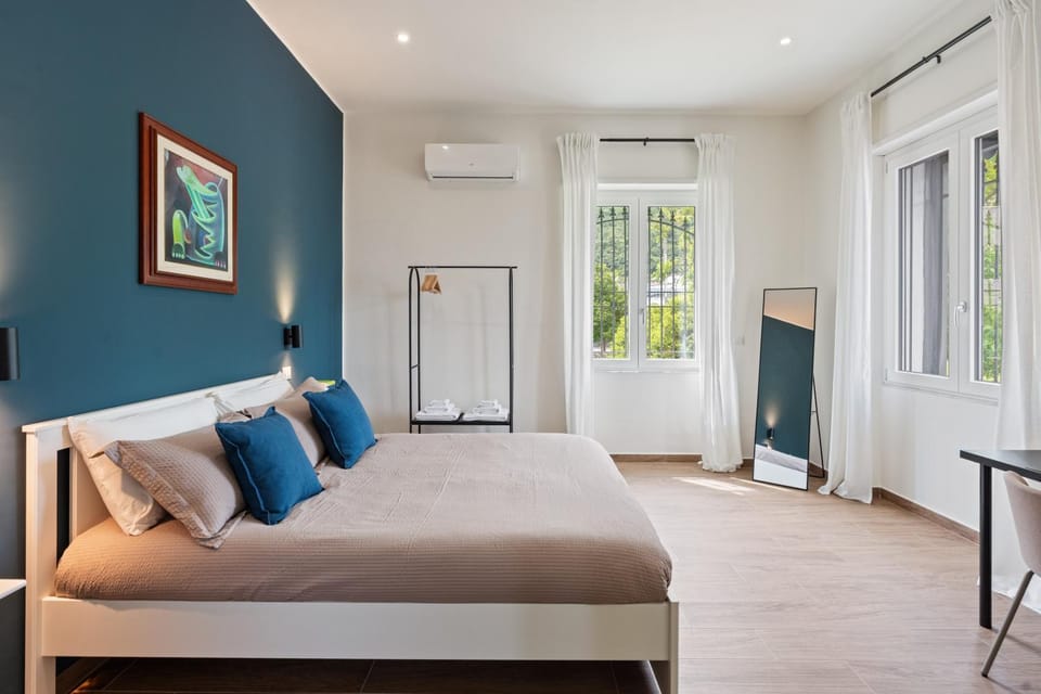 Bed, Bedroom, air conditioner