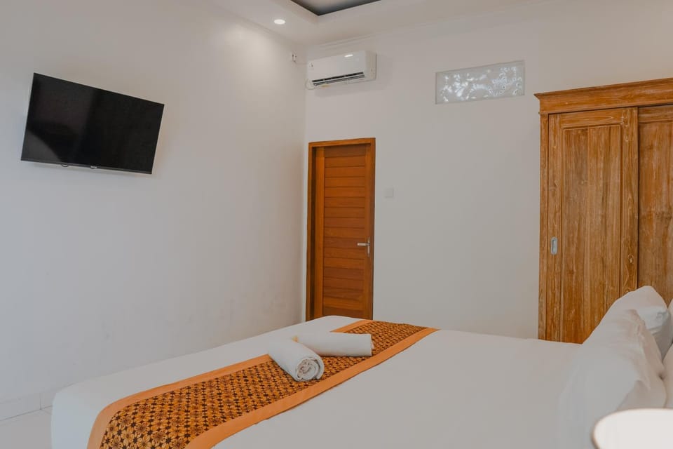 Bed, TV and multimedia, air conditioner