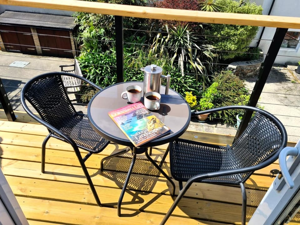 Balcony/Terrace, Balcony/Terrace, Seating area, Inner courtyard view