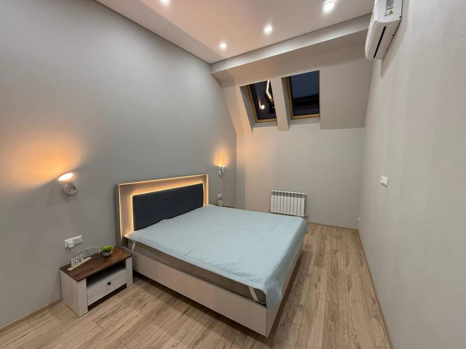 Bed, Bedroom, air conditioner