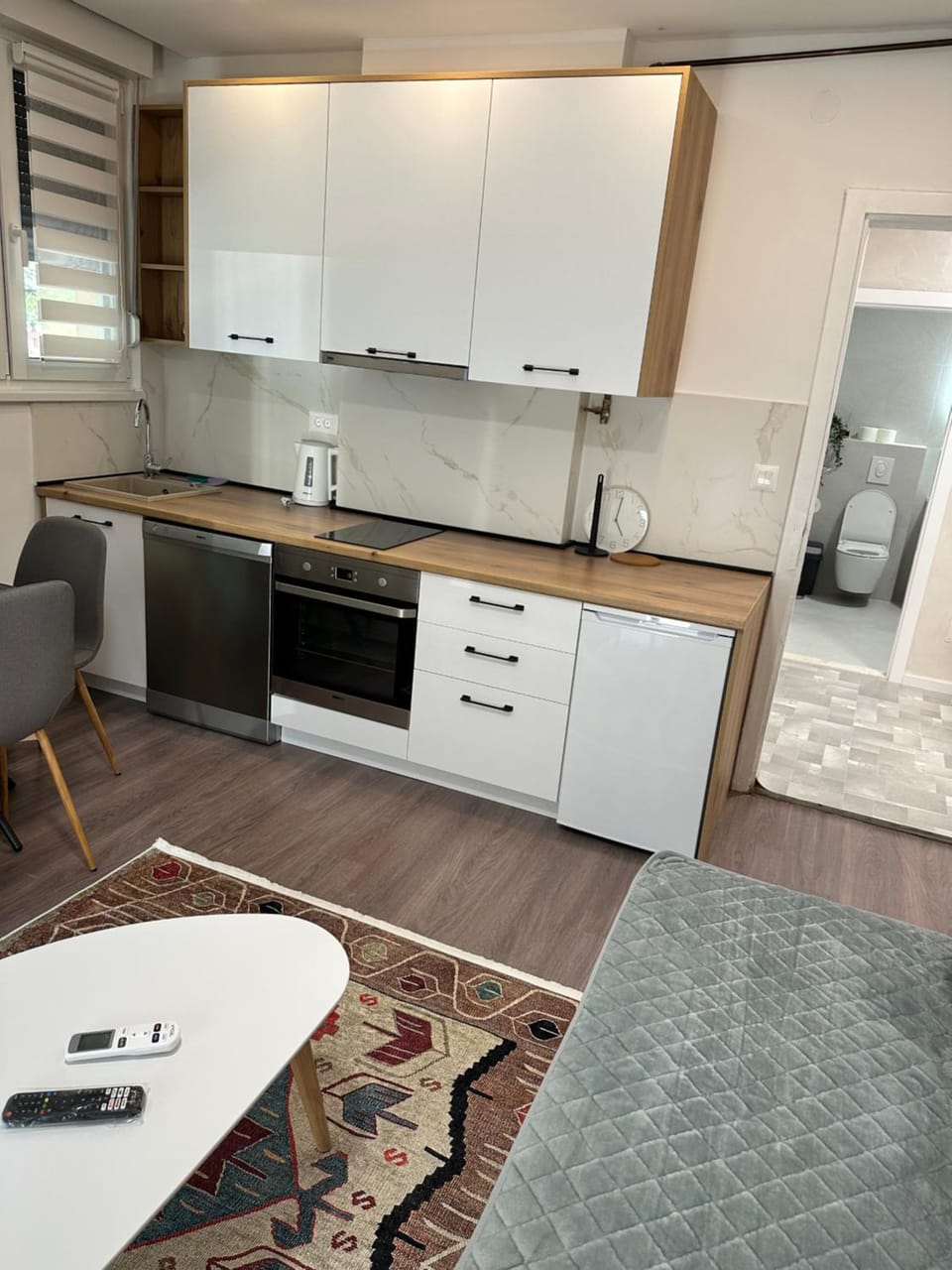 Kitchen or kitchenette, Kitchen or kitchenette, Dining area, dishwasher, oven, stove