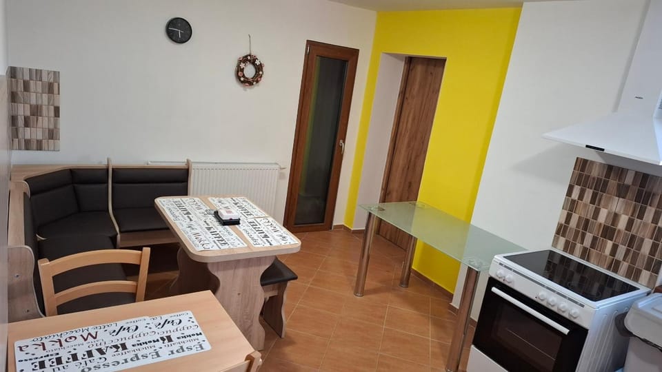 Dining area, Communal kitchen, kitchen