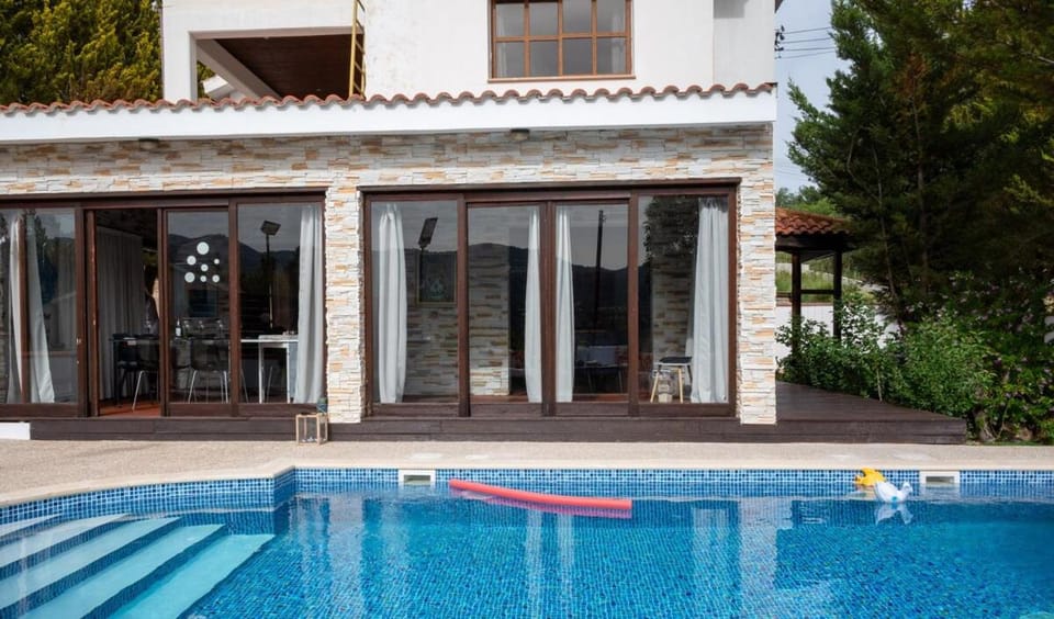 Property building, Pool view, Swimming pool, sunbed