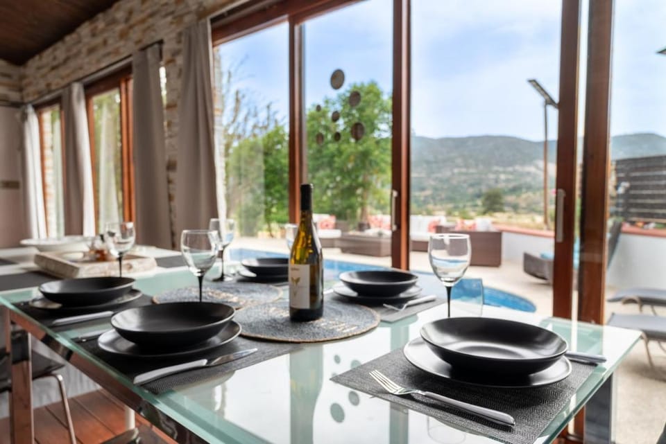 Natural landscape, Living room, Seating area, Dining area, Mountain view