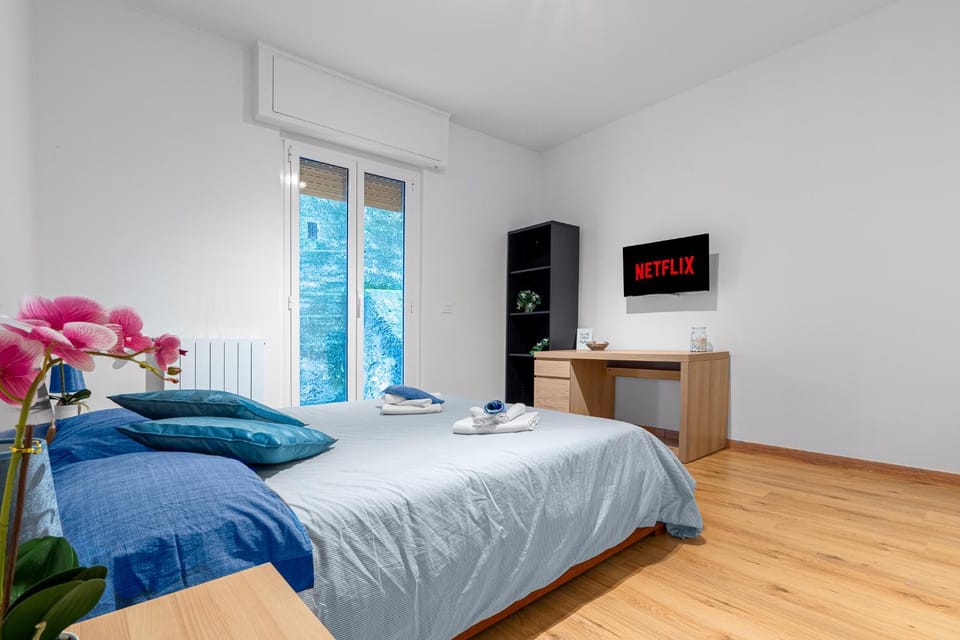 Bed, Balcony/Terrace, Photo of the whole room, Evening entertainment, Bedroom