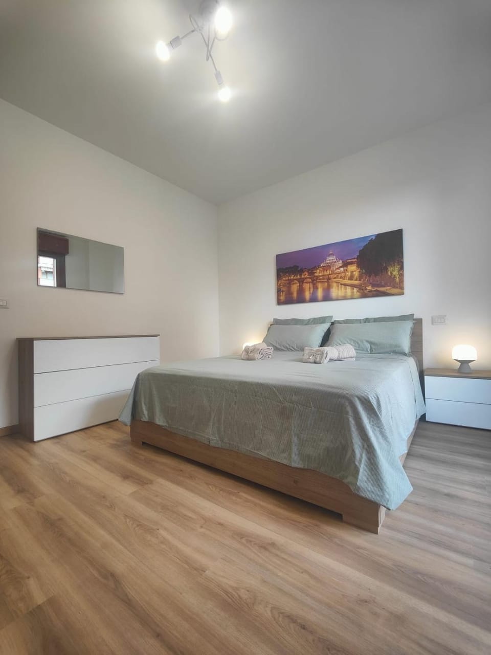 Bed, Photo of the whole room, Bedroom