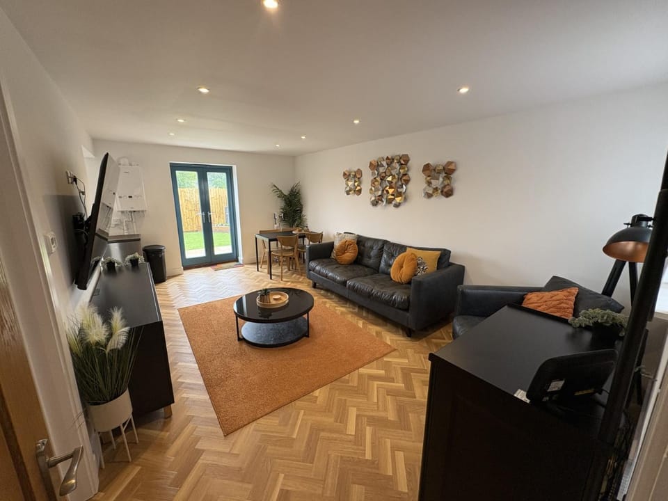 Communal lounge/ TV room, TV and multimedia, Living room, Seating area