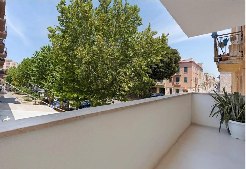 View (from property/room), Balcony/Terrace, Quiet street view