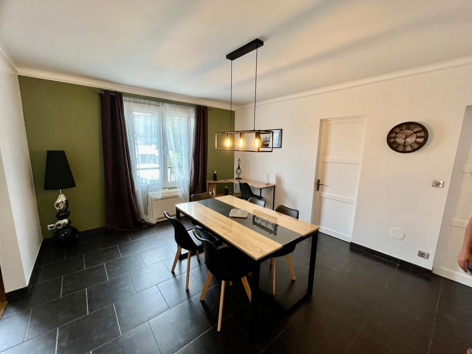 Seating area, Dining area