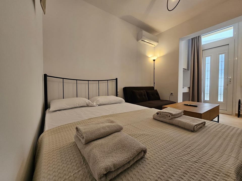 Bed, Photo of the whole room, Bedroom, towels, air conditioner