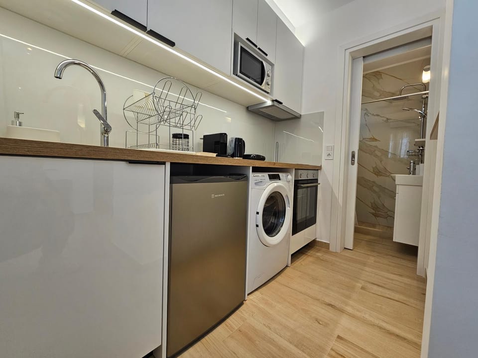 Kitchen or kitchenette, oven, stove