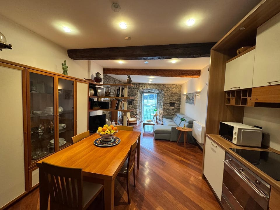 Kitchen or kitchenette, Dining area, Sea view