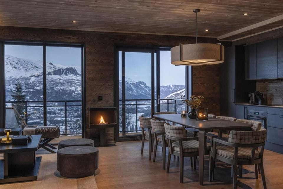 Natural landscape, Kitchen or kitchenette, Seating area, Dining area, Mountain view