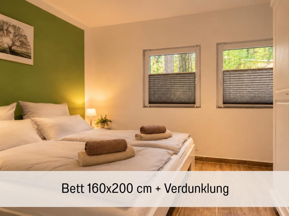 Bed, Photo of the whole room, Bedroom, Text overlay