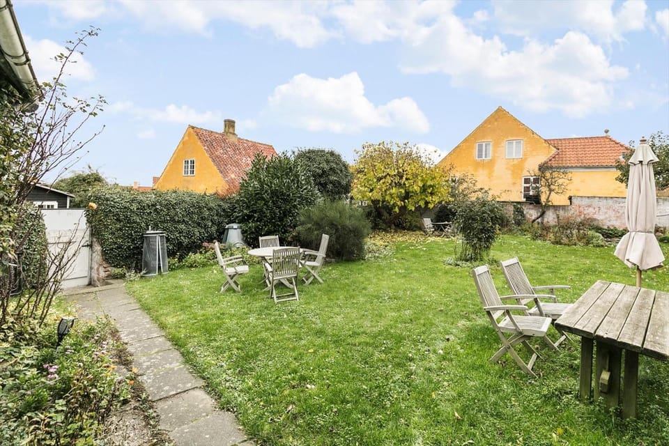 Ferielejlighed med adgang til idyllisk have Apartment in Bornholm