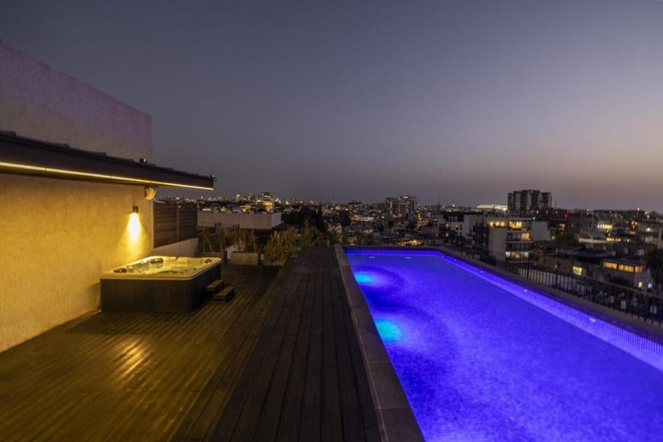 Tlv Luxury Penthouse With Private Pool & Hot Tub&Sauna Apartment in Tel Aviv-Yafo