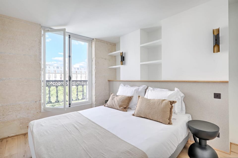 Louvre & Seine Luxury new 3BR Full AC By Melvane Apartment in Paris