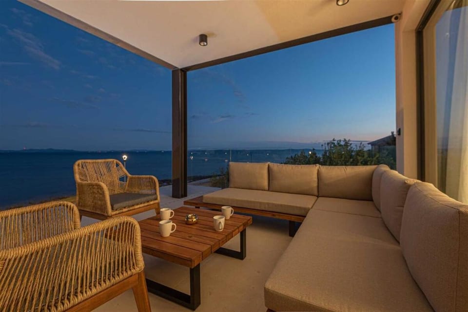 View (from property/room), Balcony/Terrace, Seating area