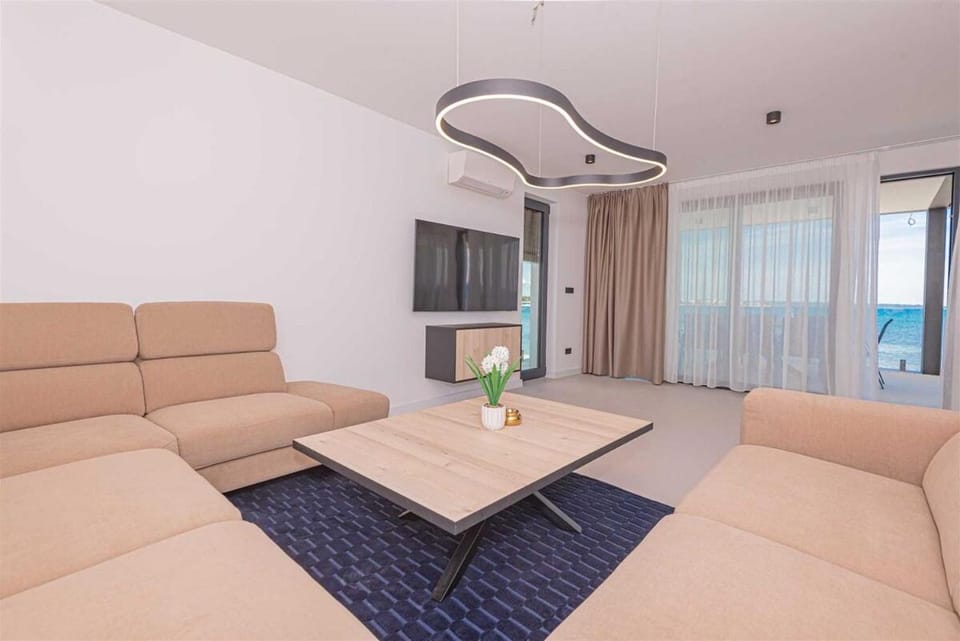 Communal lounge/ TV room, TV and multimedia, Living room, Seating area