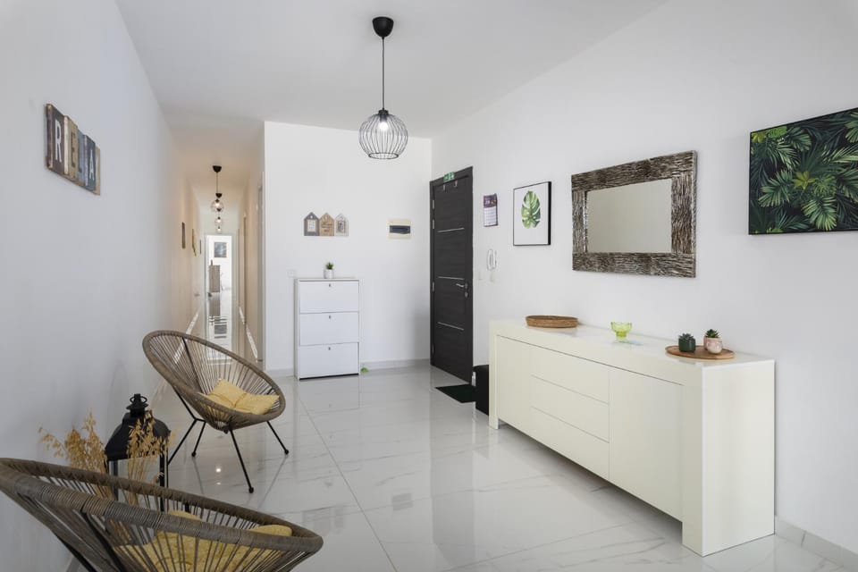 Spacious 3BD Apartment with Country Views & Large Front Terrace with Outside Furniture Apartment in Malta