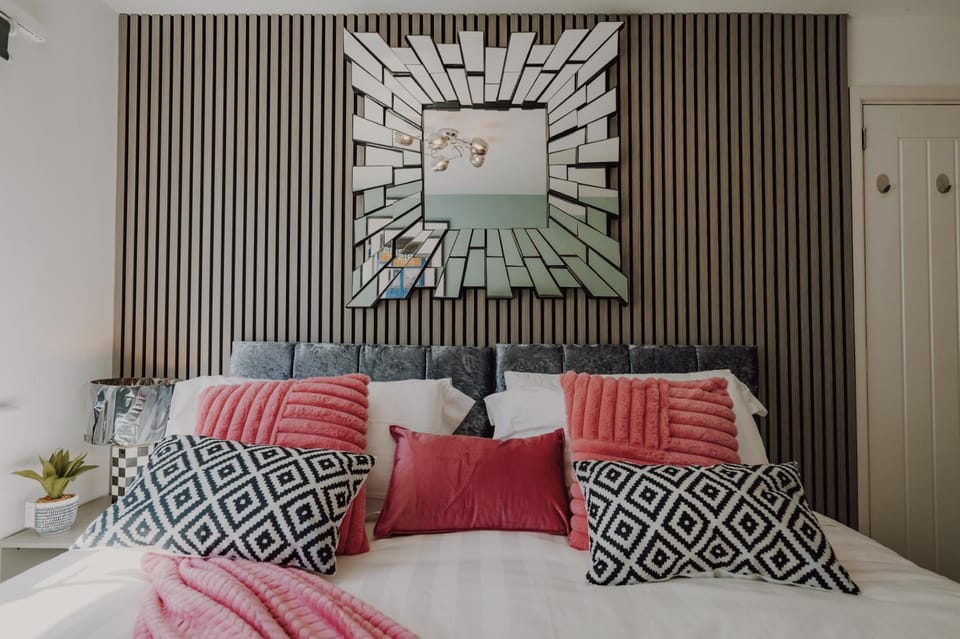 Bed, Photo of the whole room, Bedroom